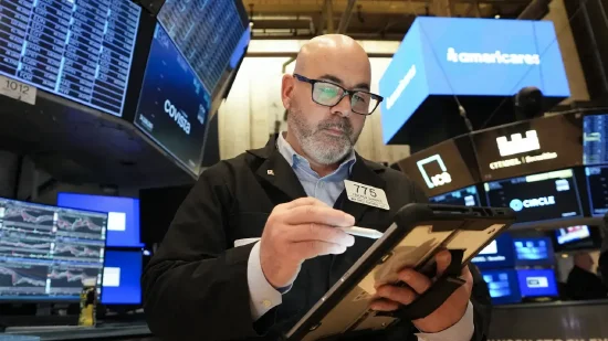 早盘：美股继续下滑 道指下跌240点