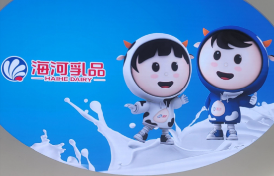 先甩锅再道歉？海河牛奶直播间涉黄，主播做不雅动作，董事长曾放话：好喝比健康重要